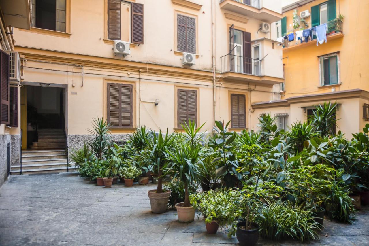 La Lepre Napoli Bed and Breakfast Exteriör bild